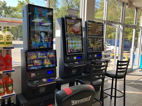 Kentucky judge keeps ban in place on slots.